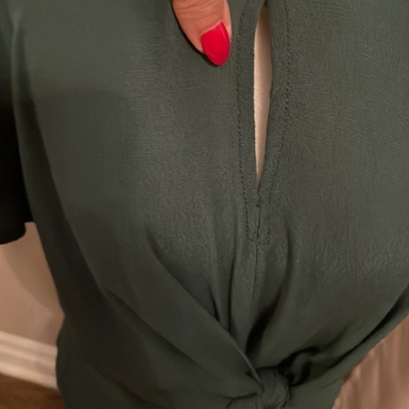 ☘️Tie Front Top - Picture 5 of 9